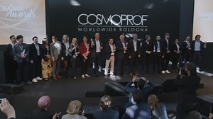 🇬🇧 Cosmoprof, in partnership with #BEAUTYSTREAMS, awarded beauty industry excellence, assigning Cosmoprof and Cosmopack Awards to the most innovative products chosen between its exhibitors. Find out the reasons that declared the success of all the winners! Cosmoprof Awards 👉🏻 https://hubs.li/Q01dZYGd0 Cosmopack Awards 👉🏻 https://hubs.li/Q01dZYQY0 🇮🇹 Cosmoprof, in collaborazione con #BEAUTYSTREAMS, ha premiato l'eccellenza dell'industria beauty, assegnando i Cosmoprof e Cosmopack Awards a