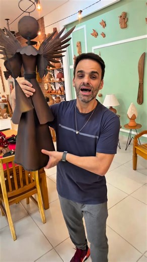 Empório Vó Olívia on Instagram: "Amanhã tem liveeee! 😍✨ Domingo, às 9h da manhã a gente te espera ao vivo com artesanato de verdade, peças lindas e preço justo pra você garantir sem medo! ⏰ Domingo | 9h ✨ Artesanato + novidades + oportunidade boa Ativa o lembrete e já manda pra quem ama coisa bonita! 📲🔥 #live #aovivo #artesanatodeminasgerais #artesantobrasileiro #artesanatorustico #artesanato #voolivia #artesanatomineiro"