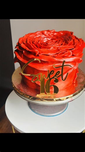 Roses are red, violets are blue, this Sweet 16 cake is 100% GORGEOUS and it’s coming for YOU 🌹🍫 Every petal hand-molded, every detail edible, 1000% stunning ✨ If you’re not booking me for your birthday, you’re doing it wrong 😮‍💨 Link in bio! #Sweet16 #ModelingChocolate #ChocolateCake #BirthdayCake #BakersOfTikTok