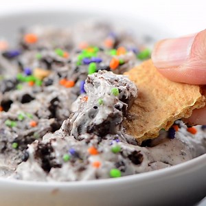 141 reactions · 154 shares | This easy, creamy, delicious OREO DIP only takes a few minutes to make and is the perfect sweet treat to enjoy this fall! Pick up the @OREO Dessert Toppings at @Walmart now and then make it for your family! Shop now to save with the Ibotta offer! #oreo #chipsahoy | Spaceships and Laser Beams | Facebook