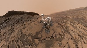 Curiosity rover snaps stunning selfie on Mars mountain