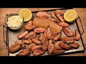 Varmrökt lax och räkor