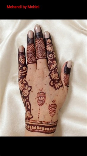 Back hand Trending mehandi designs #mehndi #hennatattoodesign #henna #mehandi #arabicmehndi #shorts