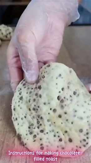 Instructions for making chocolate-filled toast