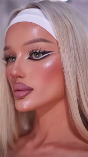 Graphic Long Lasting Makeup 🔥 @annpankova__