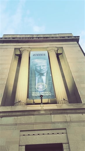 We had to go see this stupid banner in person while in DC. #portlandfrogbrigade #frogstogetherstrong #portlandoregon #portlandfrog #washintgondc