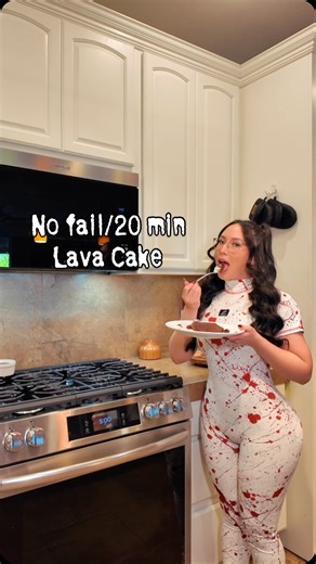 K the Chef on Instagram: "You’ll go crazy for this cake🤤 . . Ingredients • ½ cup (1 stick) unsalted butter • 6 oz semi-sweet chocolate (chopped or chips) • ½ cup powdered sugar • 2 eggs • 2 egg yolks • 4 tsp raspberry jam or crushed raspberries • ¼ cup flour • Pinch of salt • Powdered sugar + fresh raspberries for topping Steps 1️⃣ Melt butter + chocolate together until smooth (microwave or double boiler). 2️⃣ Whisk in ½ cup powdered sugar while still warm until glossy and combined. 3️⃣ In a se