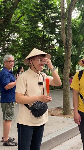 Happy noodle: dánh cho anh em đang cần để trò chuyện với người nước ngoài khi đang đi luyện tập tiếng anh #stour #lapoenglish #tienganhgiaotiep #tienganhdantour #trending #happynoodle #hoguom #hanoi #french