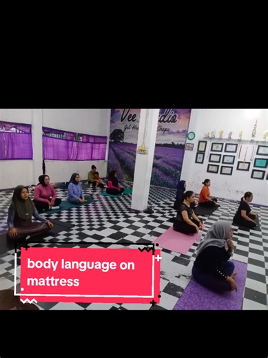 Alhamdulillah kelas sore, Body language class ( on mattress) let's join Vee studio 💜, dengan materi bervariasi setiap harinya , setiap Senin Selasa kamis, ada kelas pagi dan sore, 09.30 dan 16.30, jadi lebih fleksibel, materi body language, aerobic, zumba , calisthenic, strong. alamat depan mesjid raya jati Pariaman, #sanggarsenampariaman #studiosenampariaman #instrukturaerobic #bodylanguage #senambl