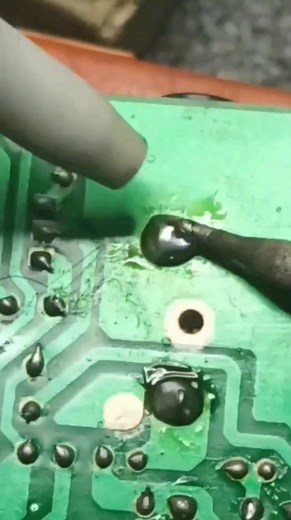 Ada cara pasang spool twitter, ada cara pasang duscope loudspeaker, ada cara pasang gasket di kerangka speaker, ada cara pasang driver ke bok amplifier, da ada beberapa tip lagi di dalam video ini, yuk tonton sampai selesai🤗🎵🤗 Salam satu hobi🤗🎵🤗 #tips #tutorial #merakit #audio #ceksound #hobi #fblifestyle | Parman Soebandry