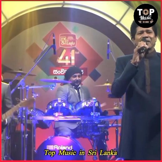 දෙවුරේ දිලෙනා සොද මුතු මාල පලදන්නා 🎤💪🎸🥁 . . . #performancenight #stageshow #concertvibes #liveshow #musiclive #livedance #livevibes #liveperformance #livemusic #liveband #liveevent #singerlive #onstage #danceshow #topmusicinsrilanka | Top Music in Sri Lanka