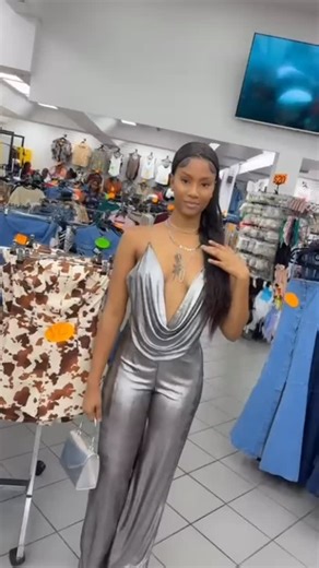 Petal’s Clothing TT🛍 on Instagram: "Ladies Fashion Gold L Sliver M-L 🥵🔥🥵🔥🥵🔥"