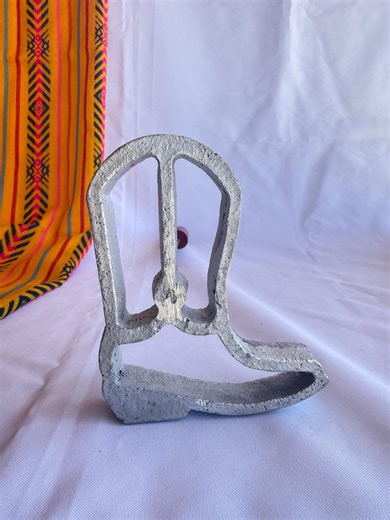 Cowboy boot bunuelo mold; Boot rosette iron