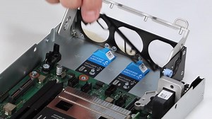 PowerEdge XR4510cのファン ガードを交換する方法