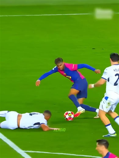 999 Epic Football Skills and Moments