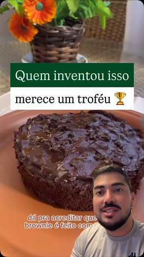 Brownie Fit para Emagrecimento 🍫🔥 Só misturar tudo e levar ao micro-ondas — fica molhadinho, chocolatudo e sem culpa! Receita perfeita pra aquela vontade de doce no meio do dia 🤤✨ Ingredientes do vídeo: • 1 ovo • 30g de cacau 70% • 1 colher de sobremesa de fermento • 1 banana amassada • 15g de chocolate Salva aí e faz depois! 👉 Me segue pra mais receitas fit fáceis e rápidas 💛 . . . #browniefit #receitafit #videoreels | Iago Faria