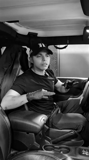 Actualizamos este Jeep Wrangler con una pantalla Android china con CarPlay y Android Auto inalámbrico y un cluster digital full media. . . . #CarPlay #AndroidAuto #JeepWrangler #CarTech #Caraudio | Dienstmotor