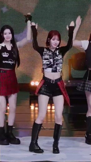 RED FLAVOR HEARTS2HEARTS DANCE MIRROR #hearts2hearts #h2h #하츠투하츠