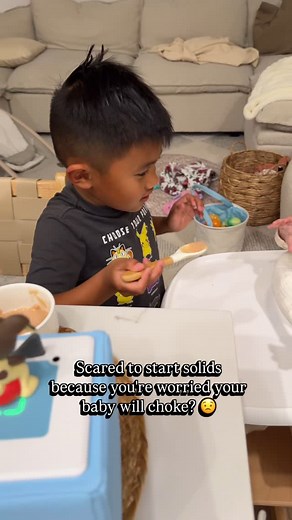 Some tips to know while feeding baby⬇️ Here’s what you need to know about gagging vs. choking. Gagging is normal. Choking is not. Gagging: Noisy, red face, baby is learning. ✅ Choking: Silent, can’t breathe, needs help. 🚨 👉 What to do: Stay calm. Know infant CPR. Watch, don’t panic with gagging. Act fast if it’s choking, back blows, call for help, 911 🚨(best to take some cpr classes) | Bee Pham