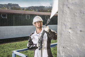 Cleaning plaster facades properly