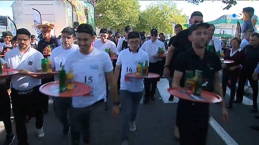 40K views · 238 reactions | Hier, à Calais, les garçons de café se sont affrontés sur une course de quatre km, un plateau dans les mains.  | France 3 Nord Pas-de-Calais | Facebook