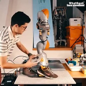 11 reactions | This robot recognises colors accurately | Whatgeekfans | Facebook