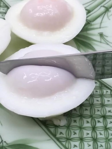 Stop Frying Eggs! Watch This Guy Try the 5-Star Poached Method! #HomeCooking #ChefTips #KitchenTricks #USARecipes | Homemade Foods