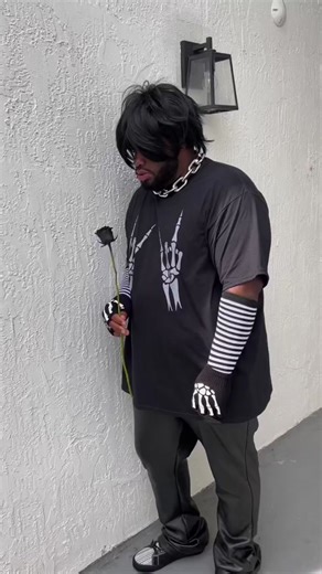 AXEL approaches his neighbor 🫶🏾🖤 #emo