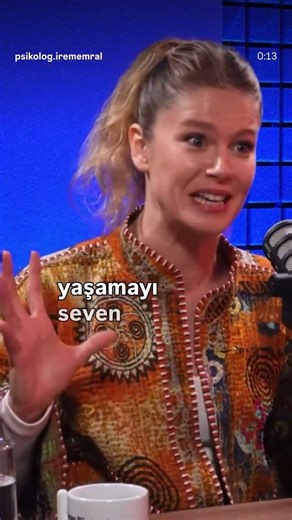 duygularımı kaybetmiş gibi hissediyorum.. hissizsizim