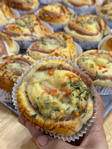 1.7M views · 12K reactions | KAYO NA BAHALA MAG PANGALAN SA TINAPAY\ FREE RECIPE! YIELD: 19 pcs. ingredients 120 grams water 120 grams milk 1 pc. egg 100 grams sugar 6 grams salt 500 grams Sun moon star bread flour 10 grams fermipan 2in1 yeast 70 grams butter filling and toppings cooked ham chopped celery leaves chopped red bell pepper grated quickmelt cheese #baking #freerecipes #bread #breadrecipe #hamandcheese | Lutong tinapay | Facebook