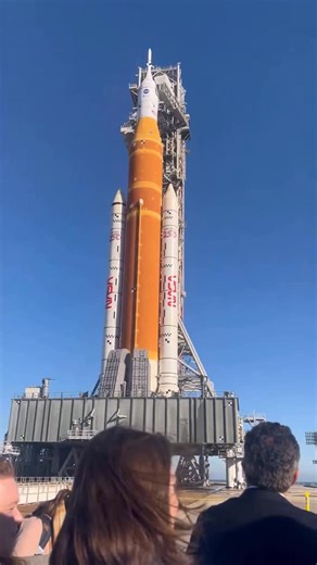 SpaceX & Space News | Artemis II Wet Dress Rehearsal: Teams have stopped the flow of core stage liquid hydrogen for troubleshooting. The Artemis II wet dress... | Instagram