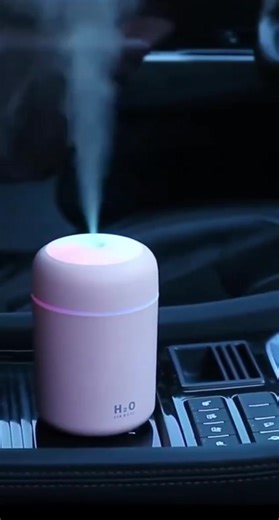 Ar seco acabando com você? 😤 Esse mini humidificador USB é GAME CHANGER! 180ml, ultrassônico, aceita óleo essencial, tem luz ambiente e é portátil pra caramba. Leva pro escritório, quarto, onde quiser. Funciona no USB, gasta nada de energia e desliga sozinho. Melhor investimento que fiz esse mês! 💯 #brasil #br #tiktok #fyp #loja