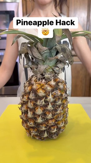Easiest way to eat a pineapple 🍍 #pineapple #hacks #tipsandtricks #helpful #helpfultips #snacktime #wow #nowyouknow #fruit | Lucy Diamond