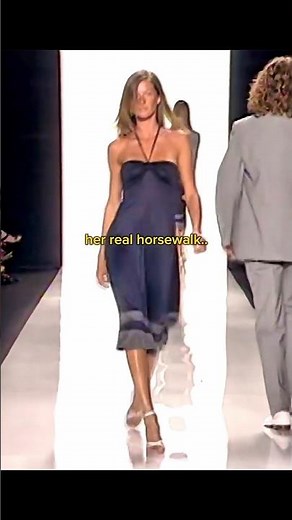 THE MOST POWERFUL RUNWAY WALKS IN FASHION HISTORY ✨😮 #fashion #model #supermodel #catwalk #shorts