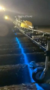 105K views · 119 reactions | Este innovador láser detecta y elimina malezas como un lector de código de barras gigante, aplicando químicos solo donde se necesitan. Con sensores fluorescentes que detectan clorofila, ayuda a los agricultores a ahorrar dinero y proteger el medio ambiente. | Engormix | Facebook