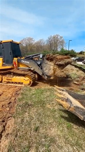 🚜John Deere Bulldozer Pushing Massive Dirt! 😱 #JohnDeere #Bulldozer #HeavyEquipment #EarthMover🚜