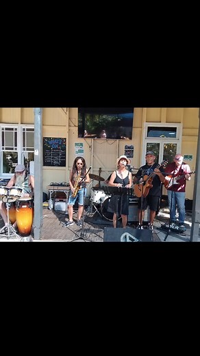 3 comments | JAMMING AT THE POMONA PUB Hi it's Trev again and what a another awesome arvo at my Wednesday fortnightly lunchtime muso’s jam (open mic) so much fun and great music here's a video of Di jamming with Steve, Elvis, Greg ,Albertina and Mick what a blast. | Trev Simpson | Facebook