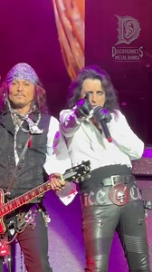 631K views · 7K reactions | Johnny Depp tocando junto a Alice Cooper, en Hollywood Vampires. #jhonnydepp #JohnnyDepp #alicecooper #hollywood #hollywoodvampires | Discoverness Metal Bands | Facebook