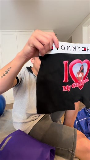 Vigilancia amorosa: él se va a Brasil