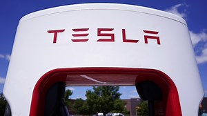 Tesla Trial Continues, Executives Arrive at Court