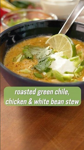 A roasted green chile, chicken & white bean stew for this soup season! (Recipe in description.)