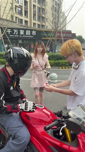 Sorry bro, don't be mad, your girlfriend want ride with me! #motorcycle #skateboard #moto #skate