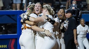 Texas dominates to bring home first WCWS title