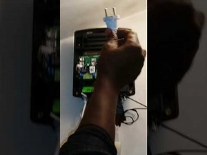 LA MISE EN MARCHE D'UNE CLÔTURE ÉLECTRIQUE À PARTIR D'UNE UNITÉ CENTRALE ' MERLIN 4 ".