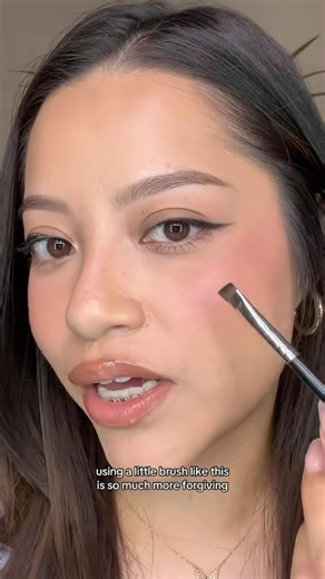 Jess | Makeup • Tutorials on Instagram: "2 easy eyeliner tricks for beginners‼️ @morphebrushes m165 brush @makeupbymario master mattes the neutrals palette @nyxcosmetics epic wear long lasting pencil eyeliner #eyeliner #eyelinertutorial #eyelinerhacks #makeup #makeuptutorial #makeuphacks #makeupforbeginners #easymakeup #makeuptricks #makeuptips"