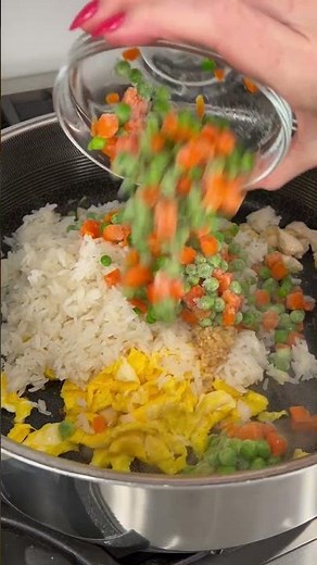 CHICKEN FRIED RICE (EASY 30-MINUTE MEAL + GREAT FOR LEFTOVERS)