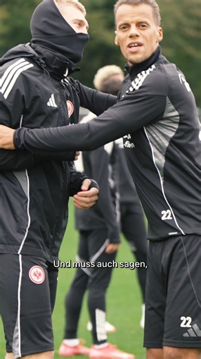 ⚽😎 Comeback-Mode bei Rasmus: 𝐚𝐤𝐭𝐢𝐯𝐢𝐞𝐫𝐭! Das ganze Interview und die Trainingseindrücke unseres Abwehrmanns gibt es jetzt auf EintrachtTV 📺🎙️ | Eintracht Frankfurt