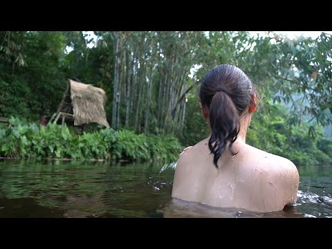 Bushcraft & Survival: Girl solo bushcraft cooking and bathe in the stream 1