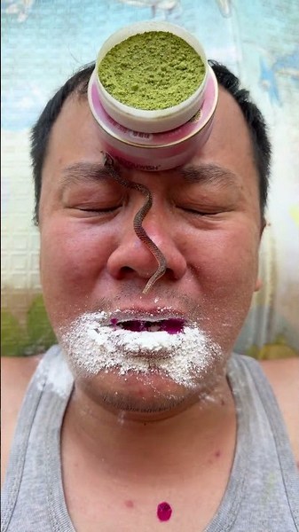 Bột ớt sắc màu,thanh cua,quả việt quất,món khai vị và bánh ngọt ngon. #bản đồ