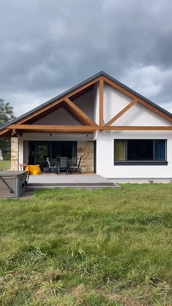 Many of you wonder what the interior of a perlite house looks like once it's complete. 🤔🏡 Rather than describing it, we've created a short video showcasing one of our finished projects. What do you think? Would you consider using SYSTEM 3E technology on your construction site? 😎 If yes, visit www.system3e.com to place your order! #system3e #buildingmaterials #3etechnology #perlite #construction #sustainableconstruction #noinsulation #perlitehome #readyproject #home